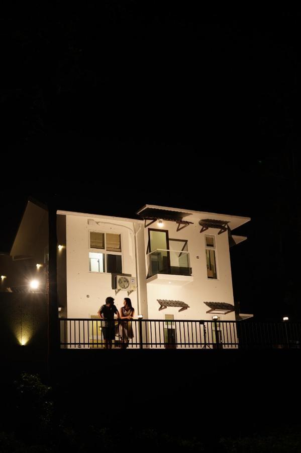 Pabis Luxurious Stay ไวทีรี ภายนอก รูปภาพ