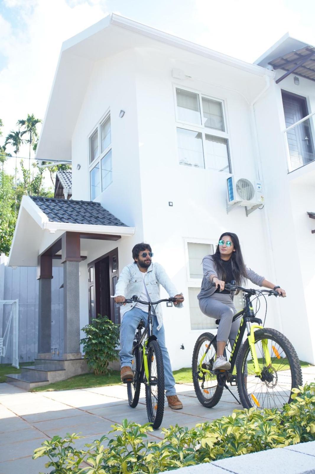 Pabis Luxurious Stay ไวทีรี ภายนอก รูปภาพ