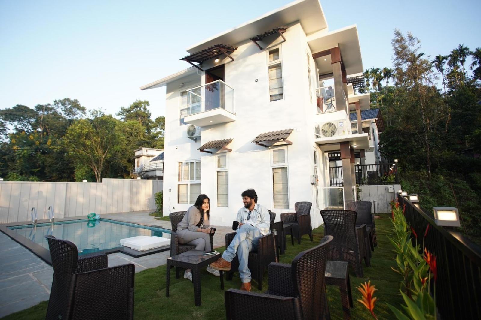 Pabis Luxurious Stay ไวทีรี ภายนอก รูปภาพ