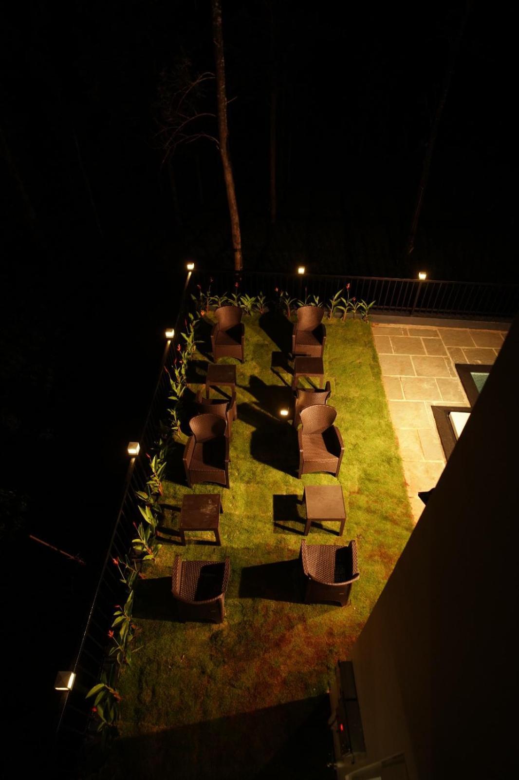Pabis Luxurious Stay ไวทีรี ภายนอก รูปภาพ